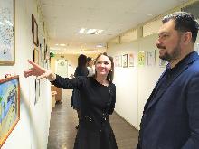 «КЕЛЕАНЗ Медикал» открыла выставку рисунков воспитанников детских домов в своем офисе
